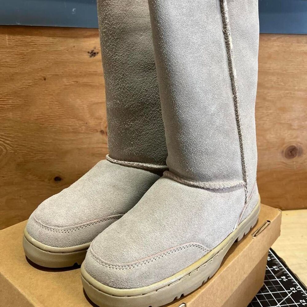 Bearpaw Women's Grey and Cream Boots